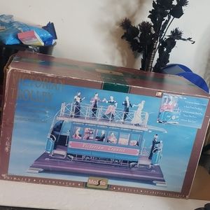 Maisto Victorian Trolly Christmas North Pole Express Train Car Decoration Holida